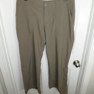 Patagonia Women's Nylon Blend Roll Up Hiking Pants Size 10 Olive Green Outdoor